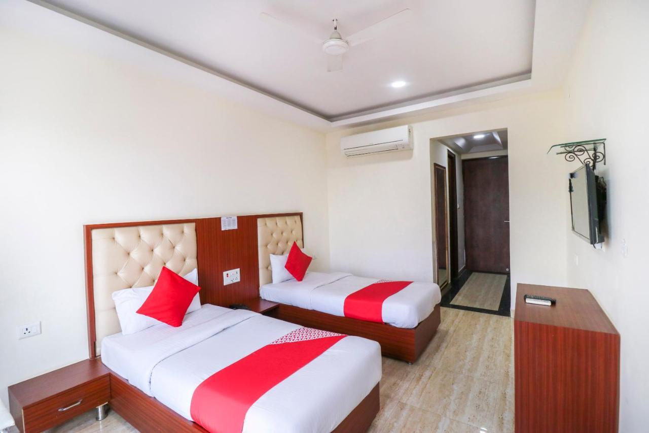 Oyo Flagship 69860 Mastana Palace Hotel Varanasi Luaran gambar