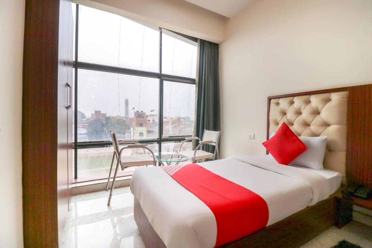 Oyo Flagship 69860 Mastana Palace Hotel Varanasi Luaran gambar