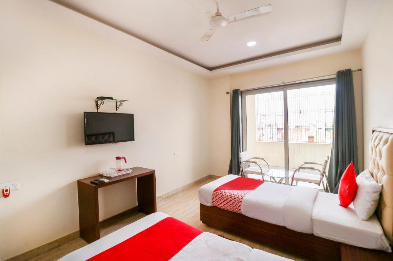 Oyo Flagship 69860 Mastana Palace Hotel Varanasi Luaran gambar
