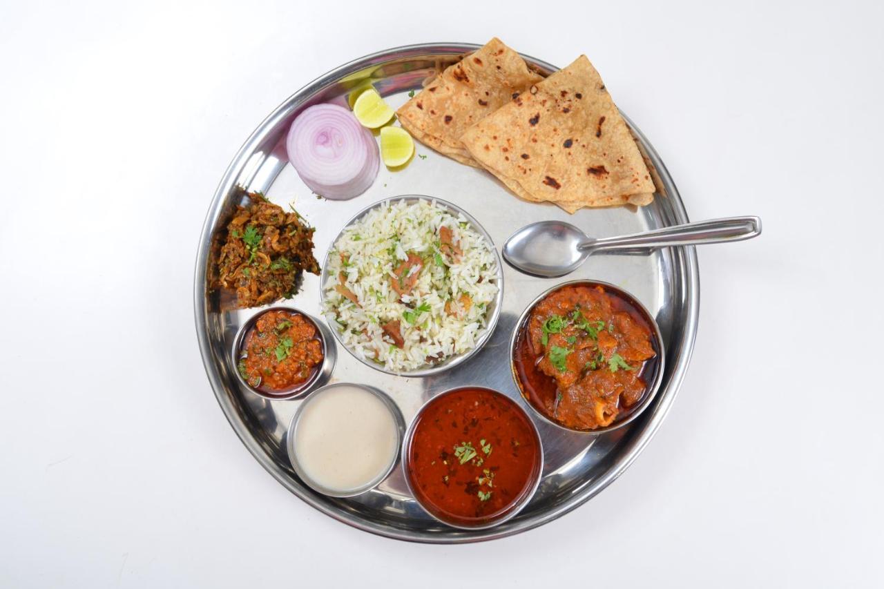 Oyo Flagship 69860 Mastana Palace Hotel Varanasi Luaran gambar