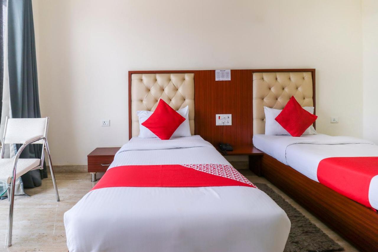 Oyo Flagship 69860 Mastana Palace Hotel Varanasi Luaran gambar
