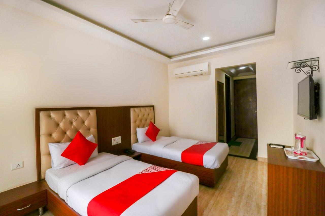 Oyo Flagship 69860 Mastana Palace Hotel Varanasi Luaran gambar