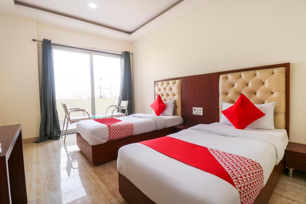 Oyo Flagship 69860 Mastana Palace Hotel Varanasi Luaran gambar