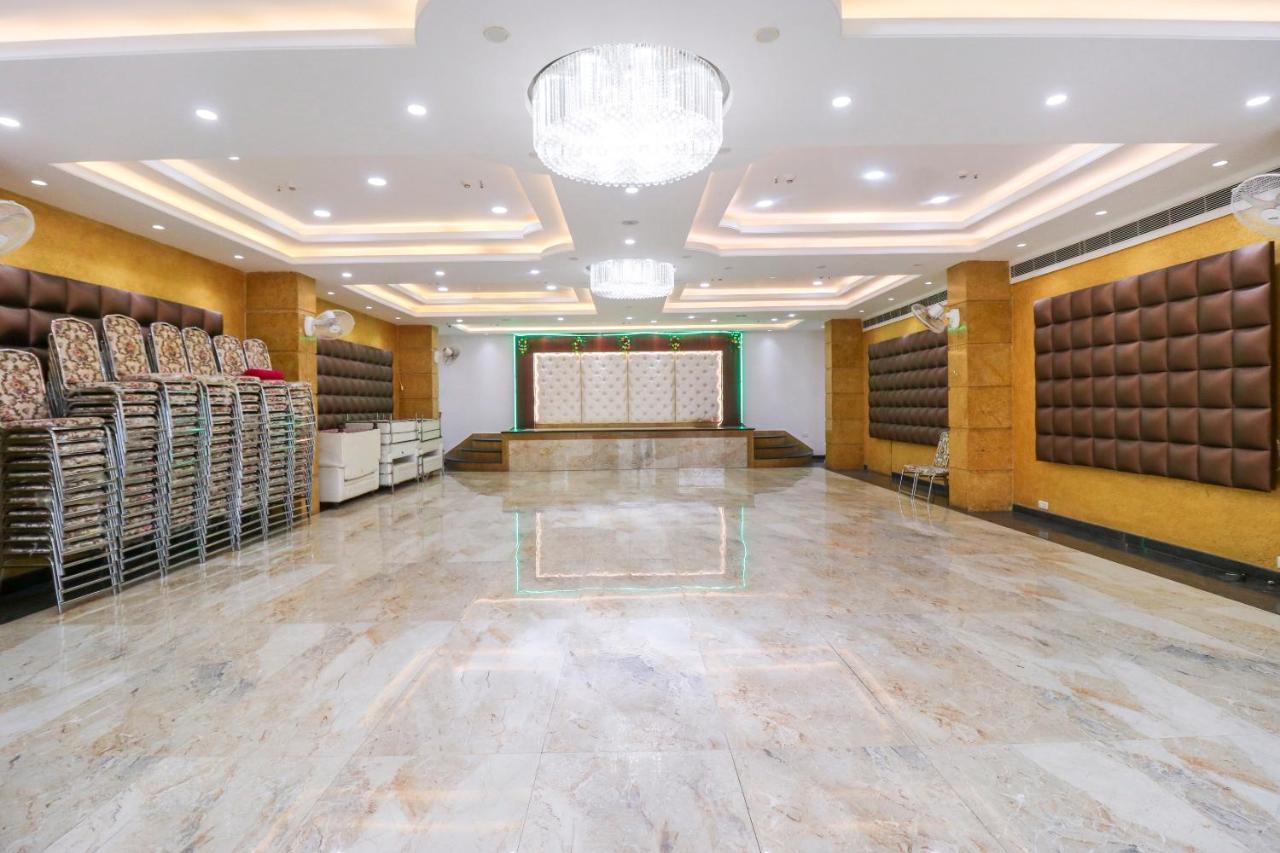 Oyo Flagship 69860 Mastana Palace Hotel Varanasi Luaran gambar