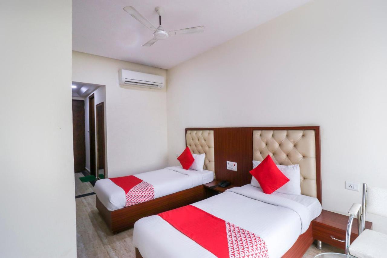 Oyo Flagship 69860 Mastana Palace Hotel Varanasi Luaran gambar