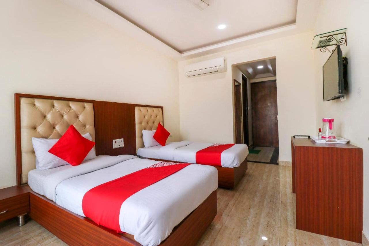 Oyo Flagship 69860 Mastana Palace Hotel Varanasi Luaran gambar