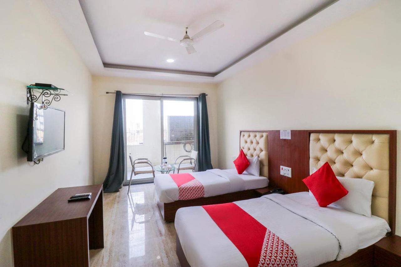 Oyo Flagship 69860 Mastana Palace Hotel Varanasi Luaran gambar